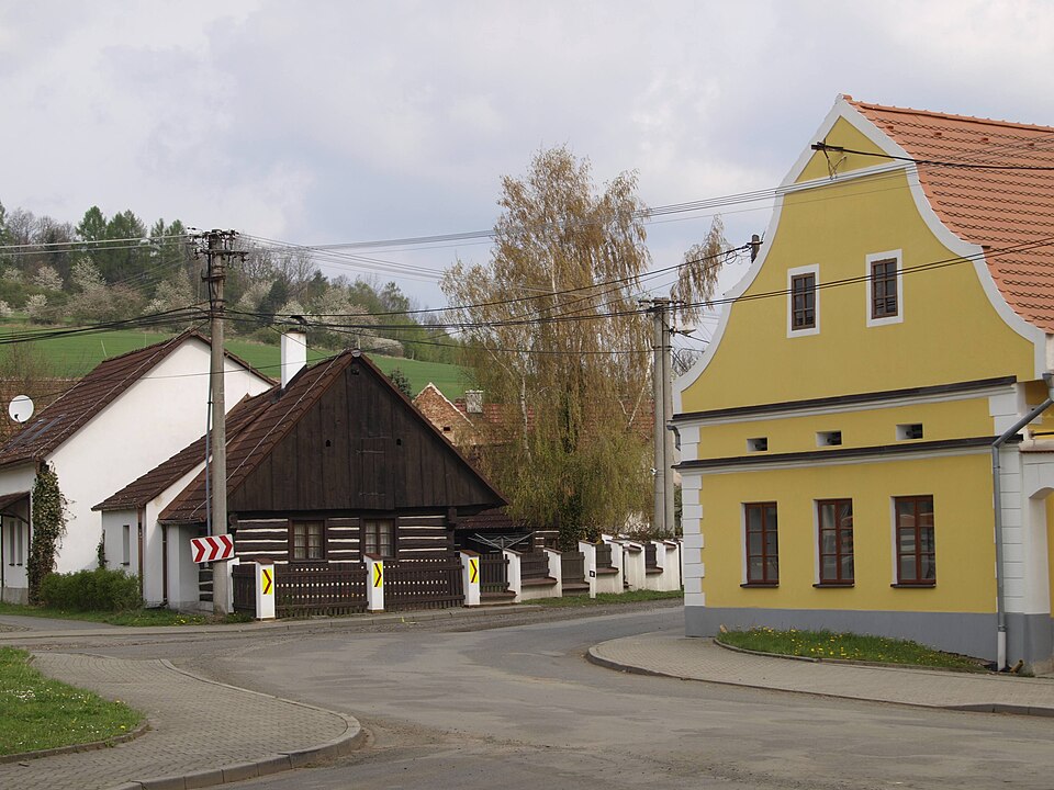 Fayl:Chocomyšl, náves.jpg