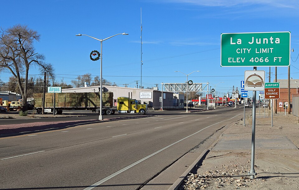 Fayl:La Junta city limit sign.JPG
