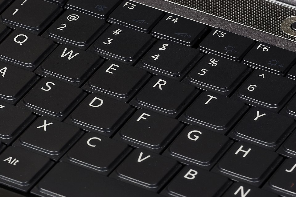 Fayl:QWERTY keyboard.jpg