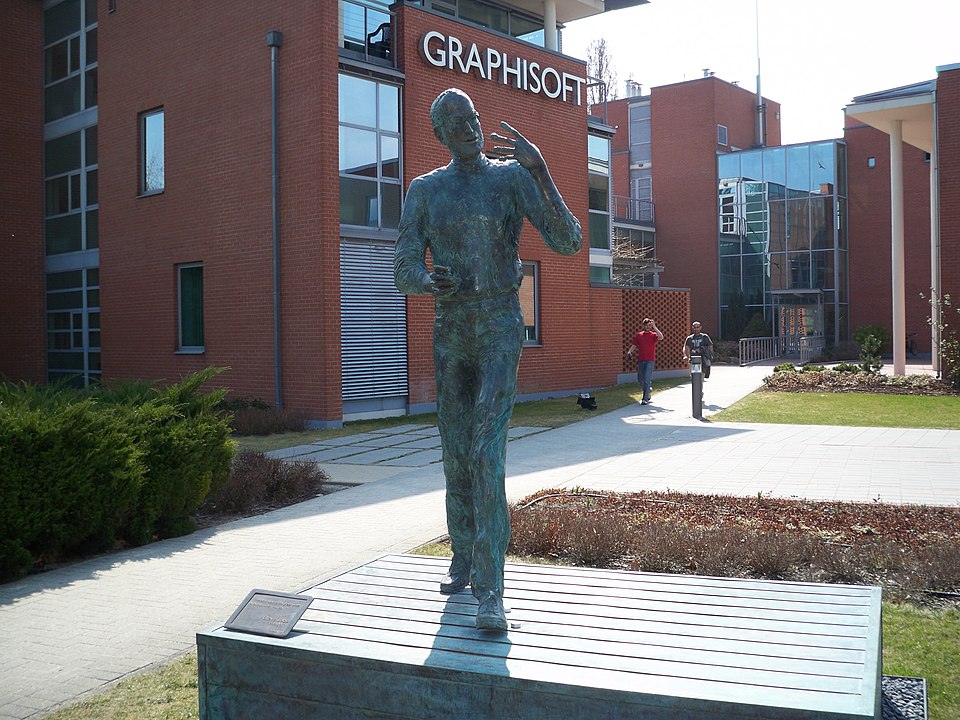 Fayl:Steve Jobs Statue in Budapest.JPG