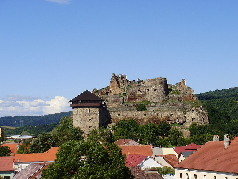 Fayl:Fiľakovo, hrad.jpg
