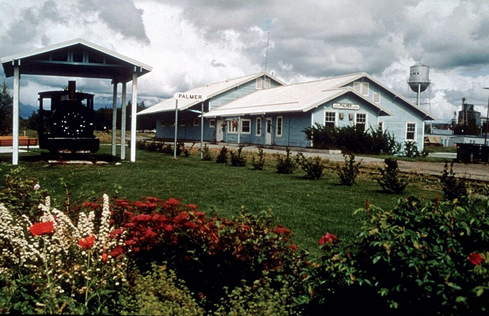 Fayl:PalmerAK Depot.jpg