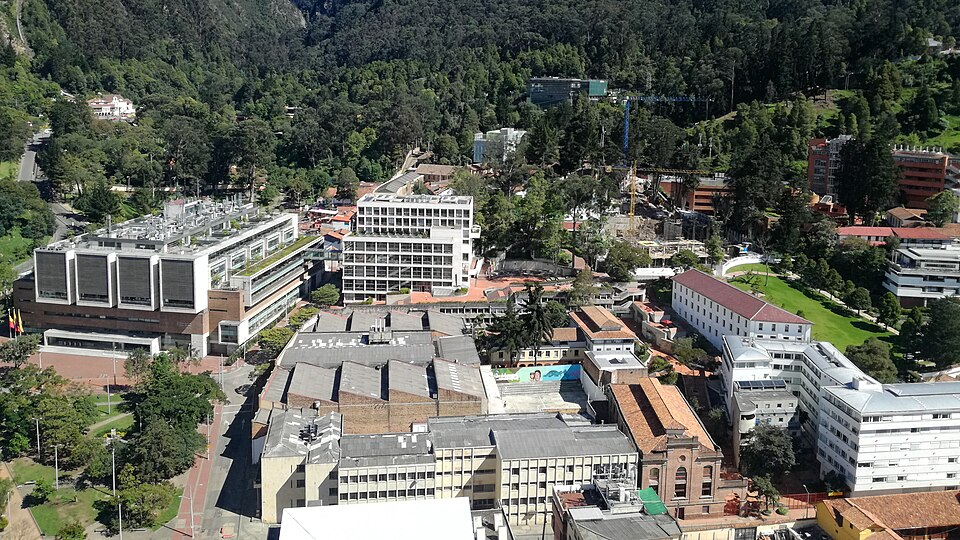 Fayl:Uniandes Campus.jpg