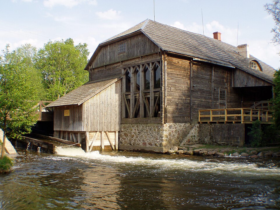Fayl:Ginuciu vandens malunas (Watermill, Ginuciai).jpg