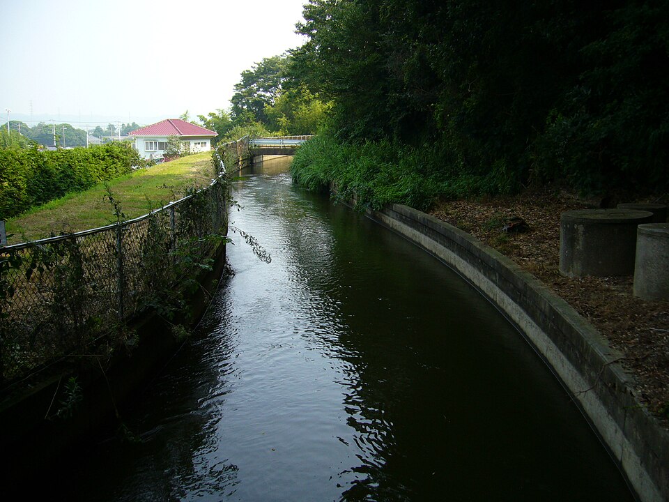 Fayl:Ootone-water-for-irrigation,tonosyo-town,chiba,japan.JPG