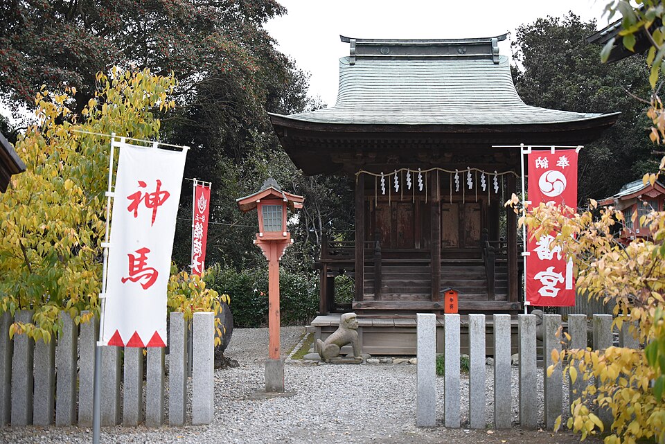 Fayl:Raiden-jinja (Itakura) inside hachimanhu.jpg