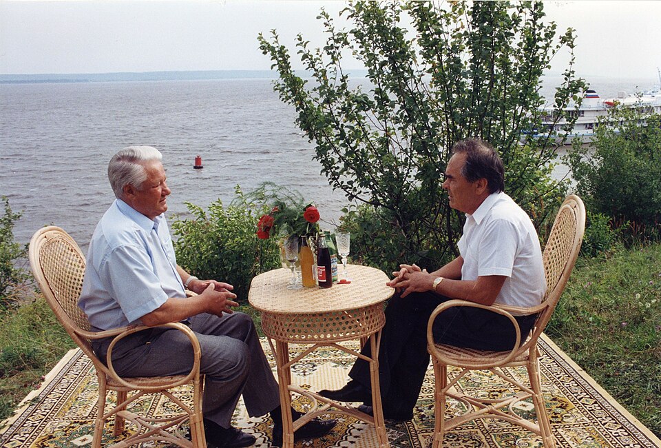 Fayl:Yeltsin and Shaimiev (August 1994).jpg