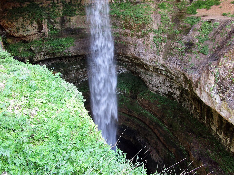 Fayl:Baatara waterfall, Lebanon 44144.JPG