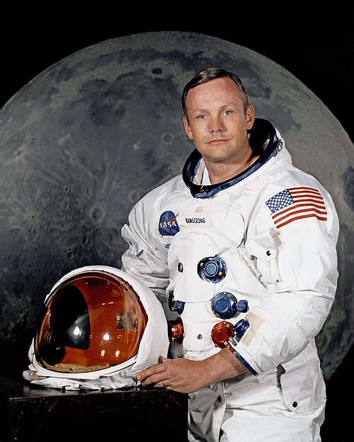 Fayl:Neil Armstrong pose.jpg