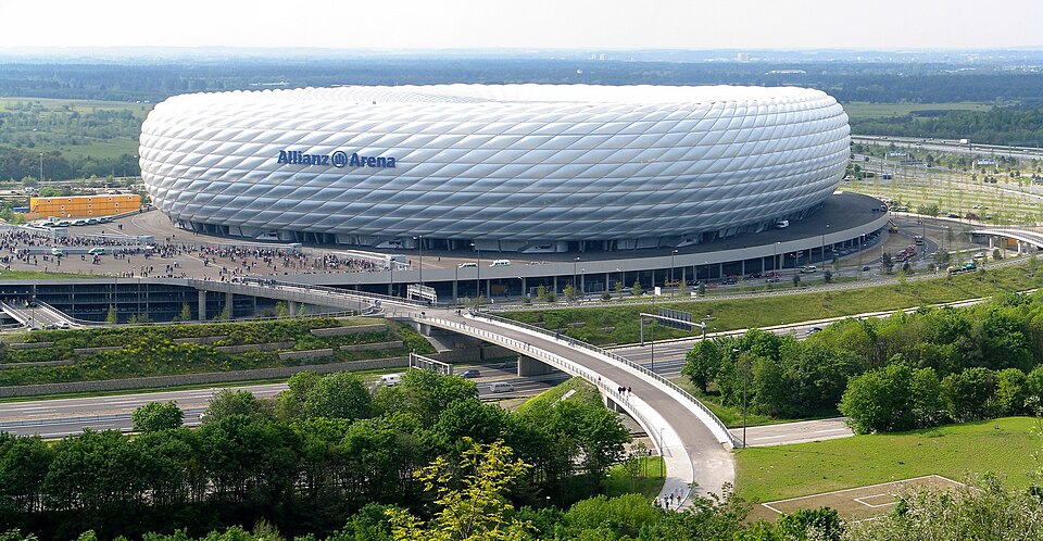 Fayl:Allianz Arena Pahu.jpg