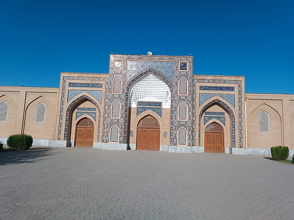 Fayl:Kuk Gumbaz mosque entrance gate.jpg