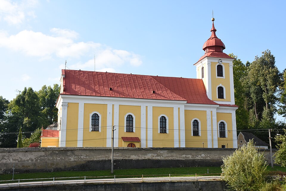 Fayl:Sněžné-kostel-sv-Kříže2017.jpg