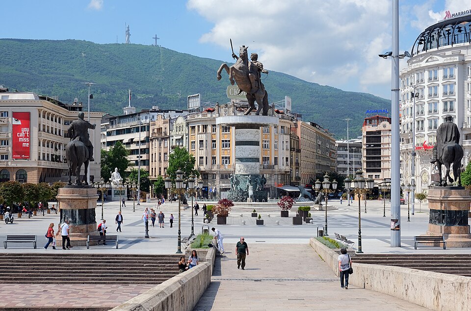 Fayl:Stone Bridge Skopje 4.jpg