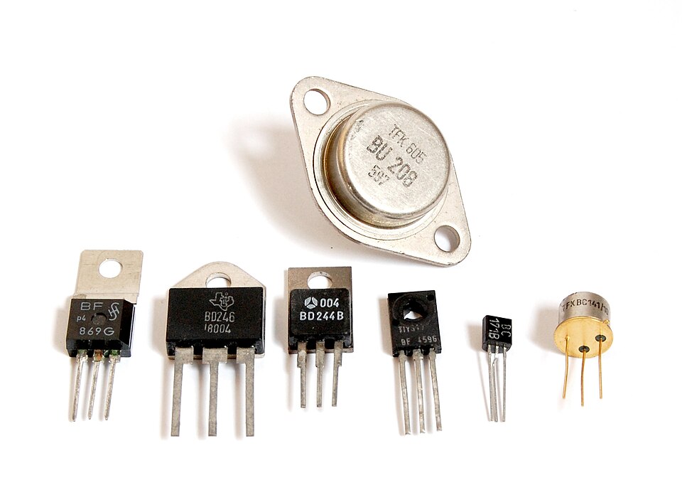 Fayl:Transistors-white.jpg