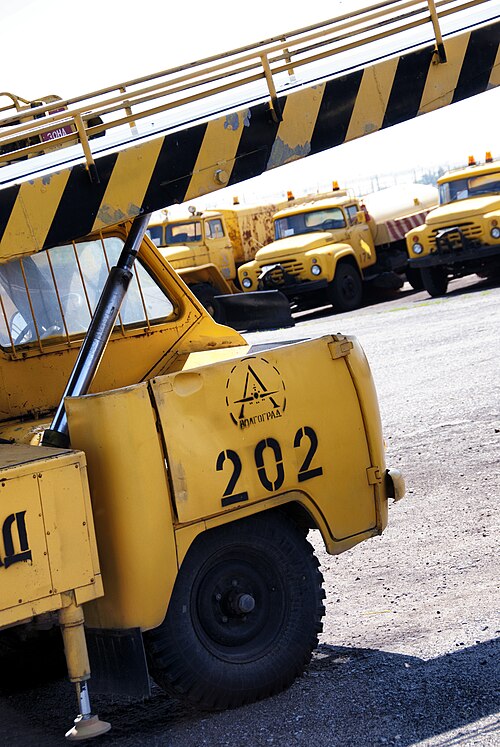 Fayl:Airport vehicle 2.jpg