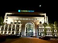 Yerevandagi bank bosh ofisining tungi koʻrinishi