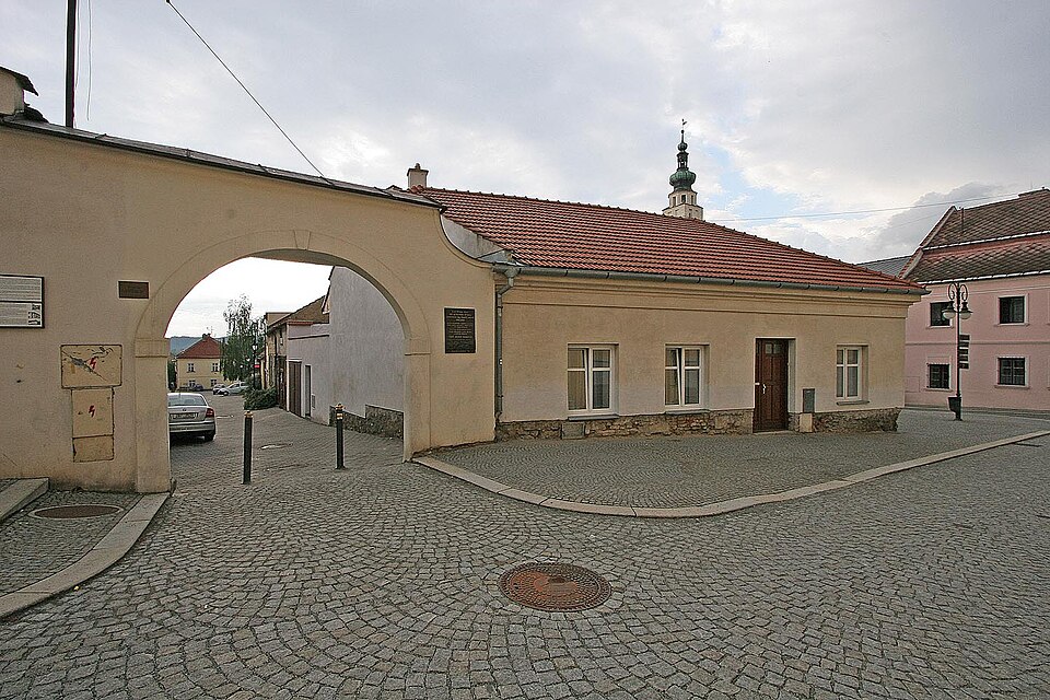 Fayl:Boskovice - Židovská brána.jpg