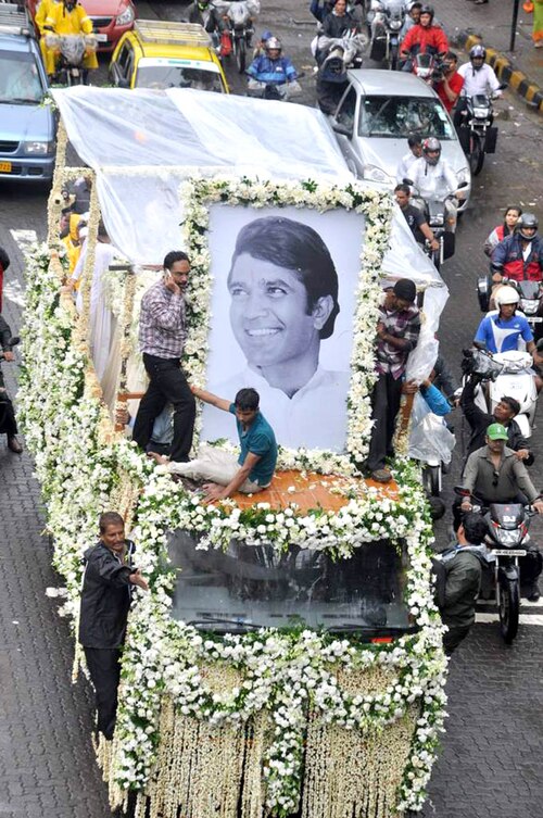 Fayl:Rajesh Khanna's funeral 14.jpg