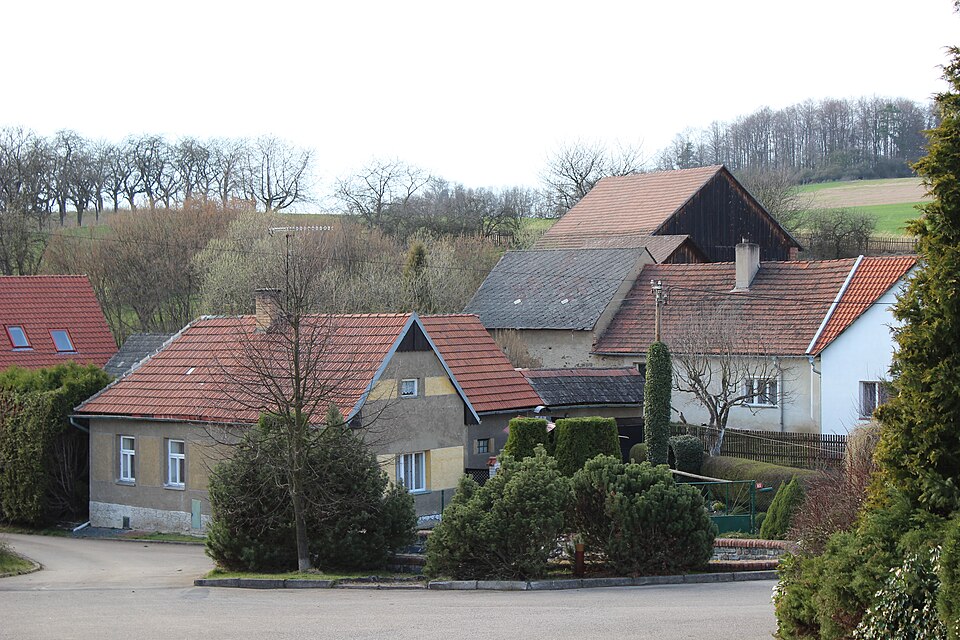 Fayl:Stranný, zástavba.jpg