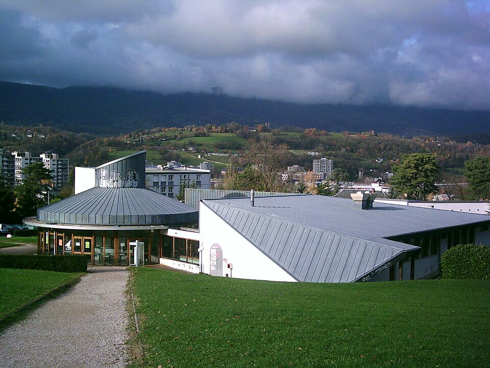 Fayl:Univ-Savoie Cafe restaurant.JPG