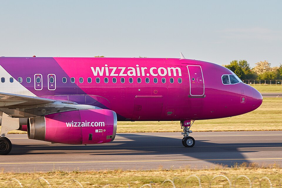 Fayl:Wizzair Airbus 320 EPPO-2.jpg