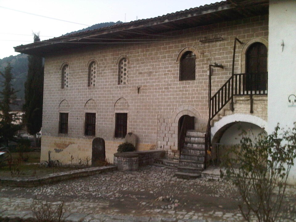 Fayl:Xhamia Mbret e Beratit.jpg