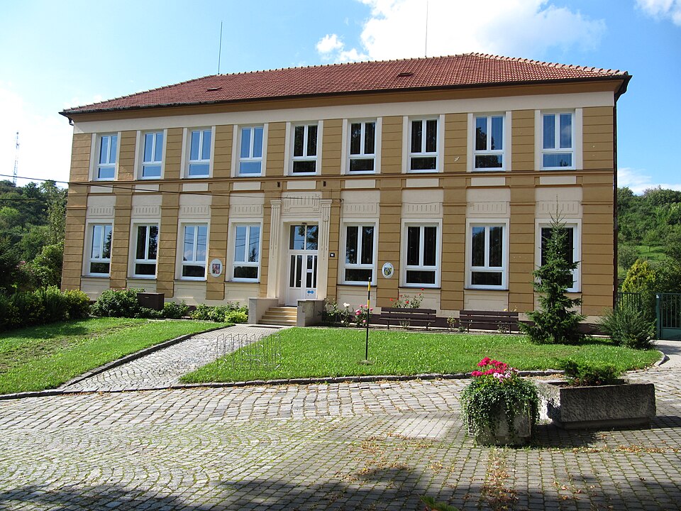 Fayl:Částkov, obecní úřad.jpg