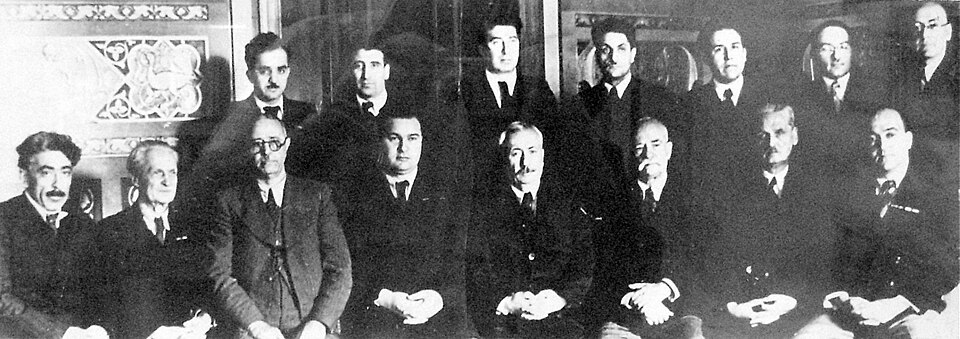 Fayl:Члены Академии наук Азербайджана (1945).jpg