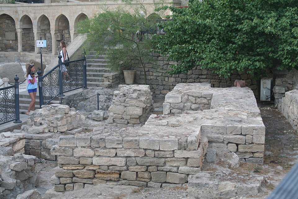 Fayl:Baba Kuhi Bakuvi mosque.jpg