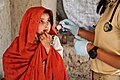 Uroʻzgon viloyatida amerikalik shifokor davolayotgan afg‘on qizi