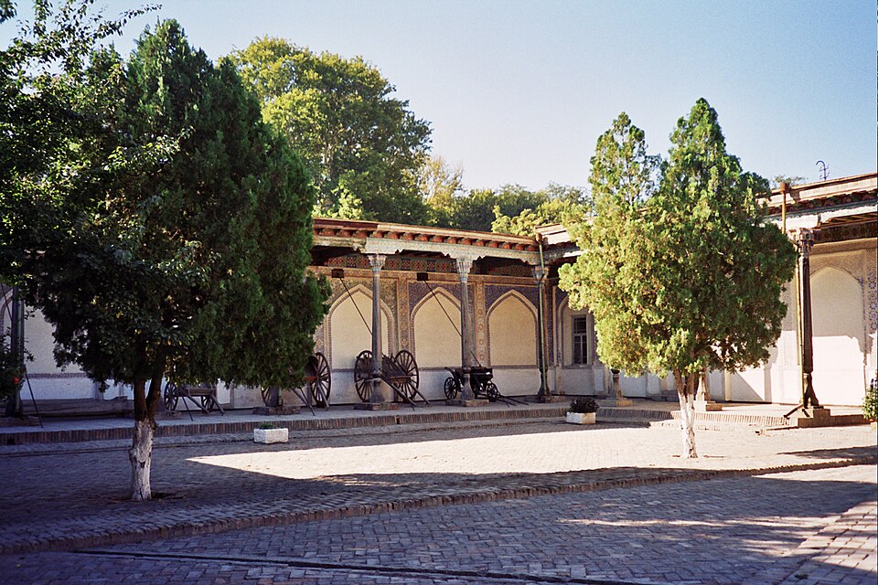 Fayl:Khudayar Khan Palace, Kokand (495590).jpg