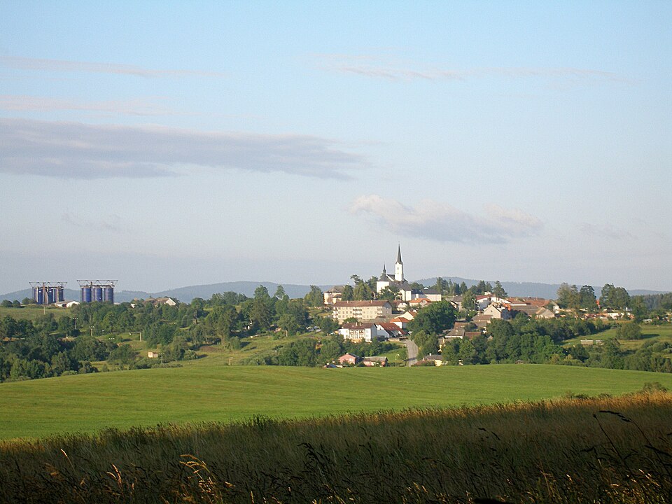 Fayl:Kirchschlag-2007-07-07-CelkovyPohledOdPasovar.jpg
