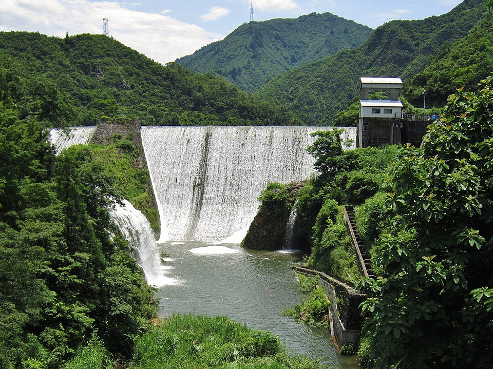 Fayl:Kuromata Dam 2011-07.jpg