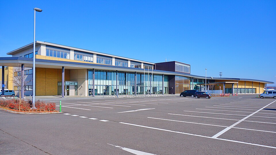 Fayl:Hachimantai City Hall 2022.jpg