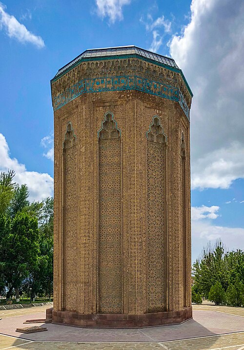 Fayl:Mömünəxatun türbəsi 2018.jpg