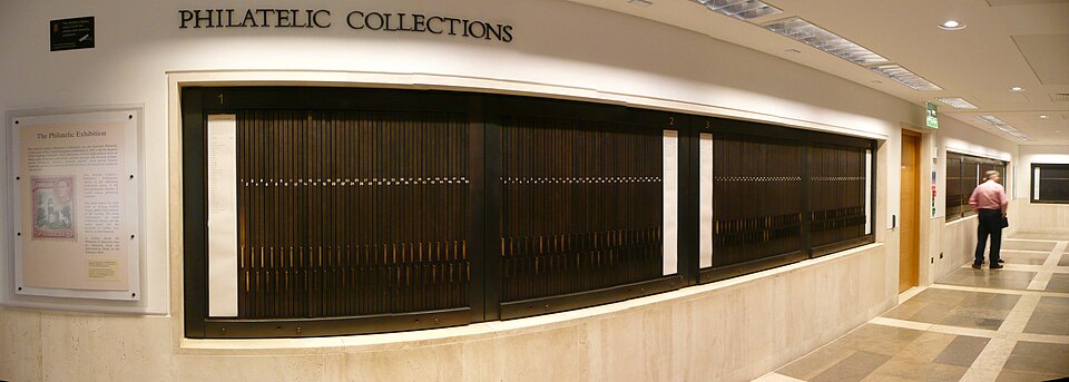 Fayl:Philatelic collections 1110902 1110905.jpg