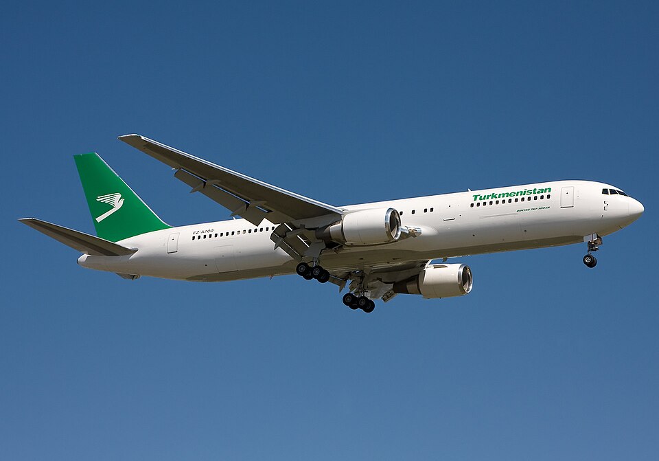 Fayl:Turkmenistan Boeing 767-300ER Simon-1.jpg