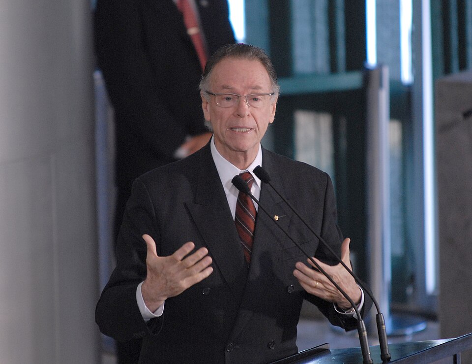 Fayl:Carlos Arthur Nuzman 2007.jpg