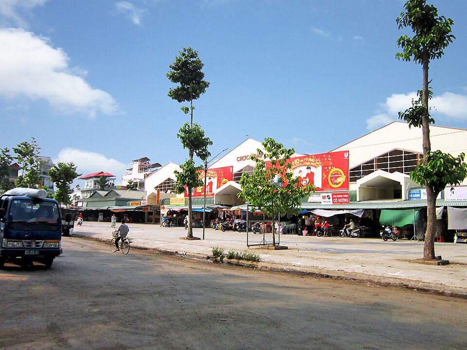 Fayl:Chợ thị trấn Cái Dầu.jpg