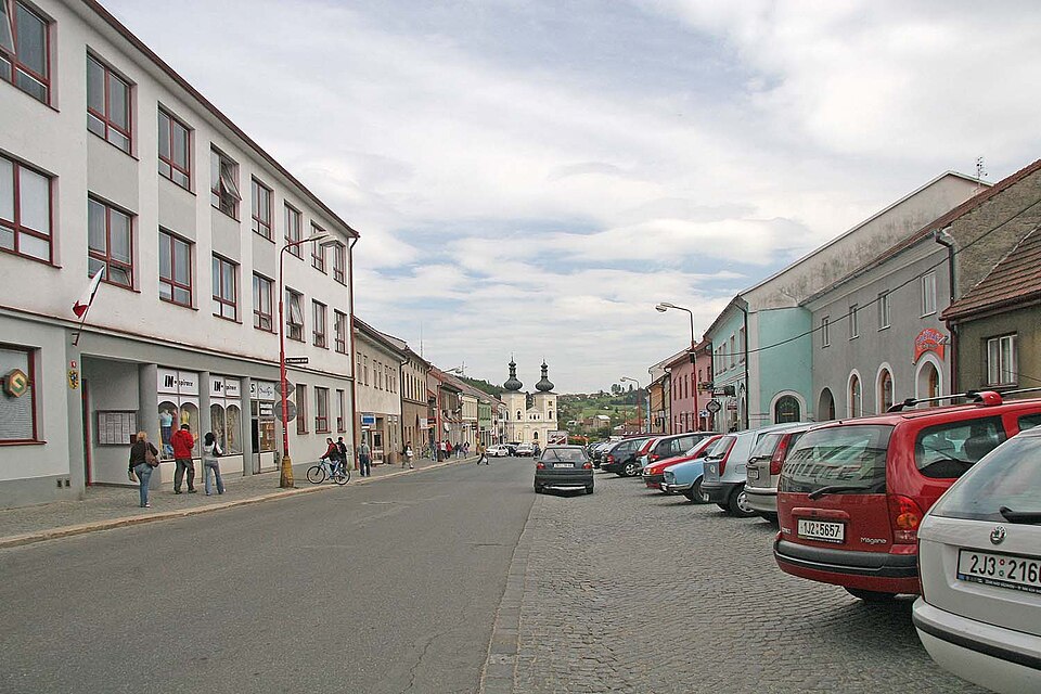 Fayl:Bystřice nad Pernštejnem - náměstí1.jpg