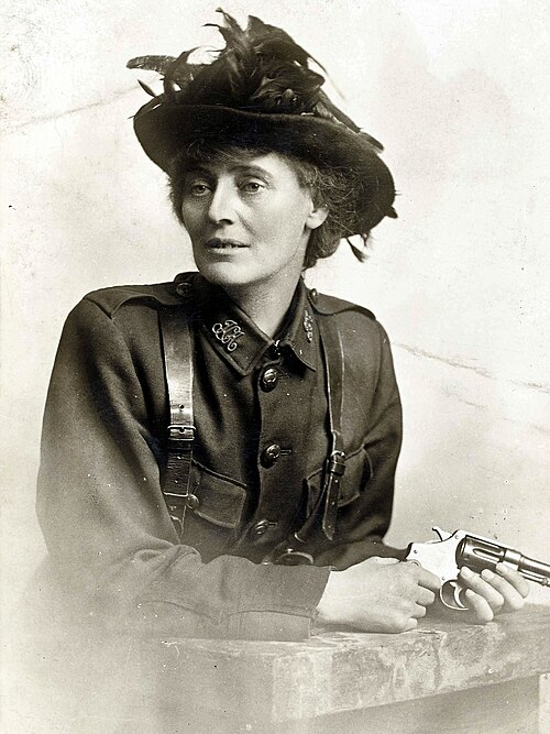 Fayl:Countess Constance Markiewicz-1.1.2 (cropped).jpg