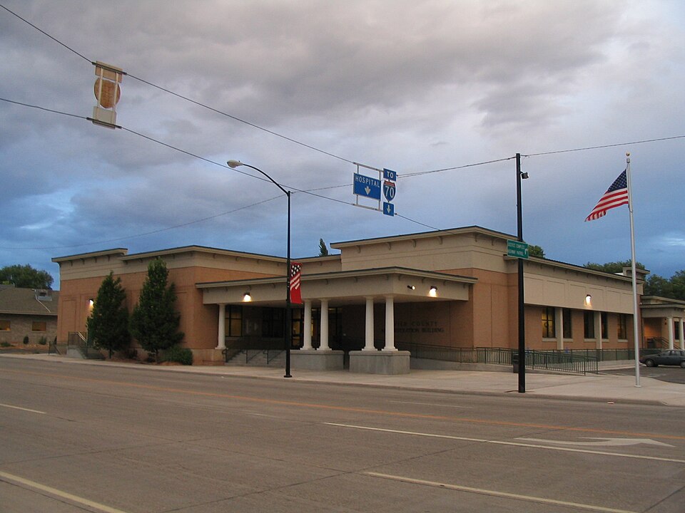 Fayl:Sevier County Courthouse, Richfield, Utah..jpg