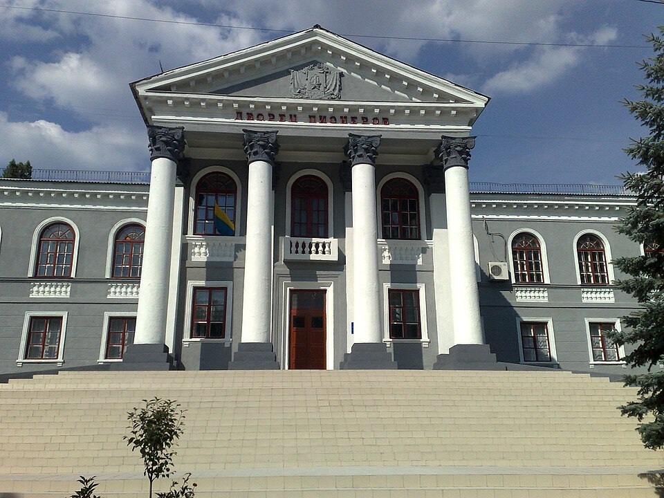 Fayl:Юность-торез.jpg