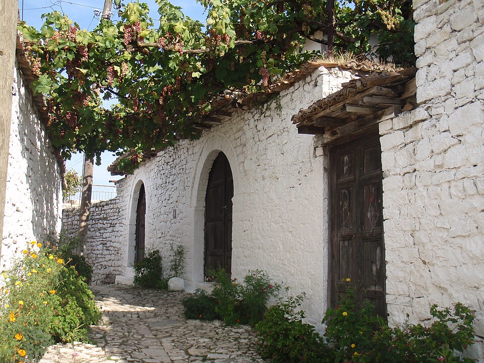 Fayl:Berat kale - panoramio.jpg