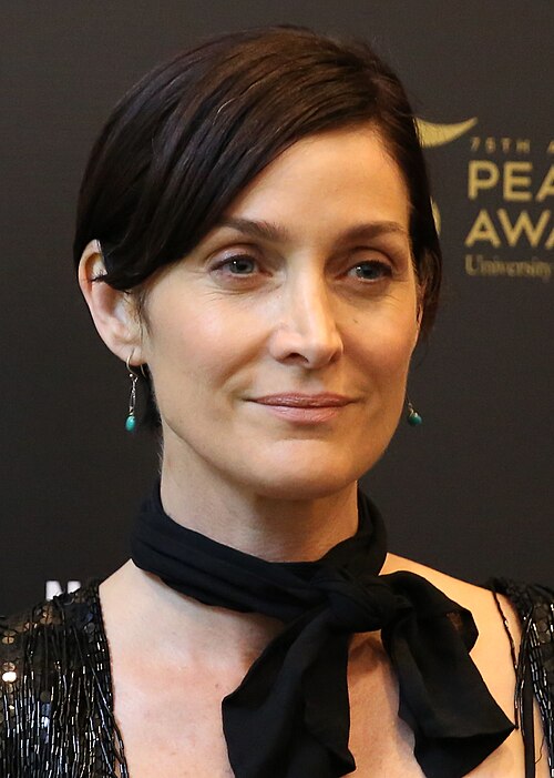 Fayl:Carrie-Anne Moss May 2016.jpg
