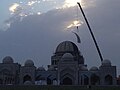 So‘nggi gumbaz masjid qurilishi yakunlanganini koʻrsatmoqda