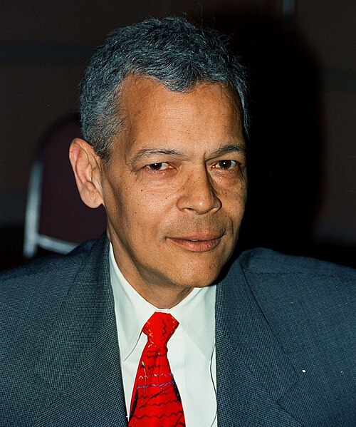 Fayl:Julian Bond (48591893556).jpg