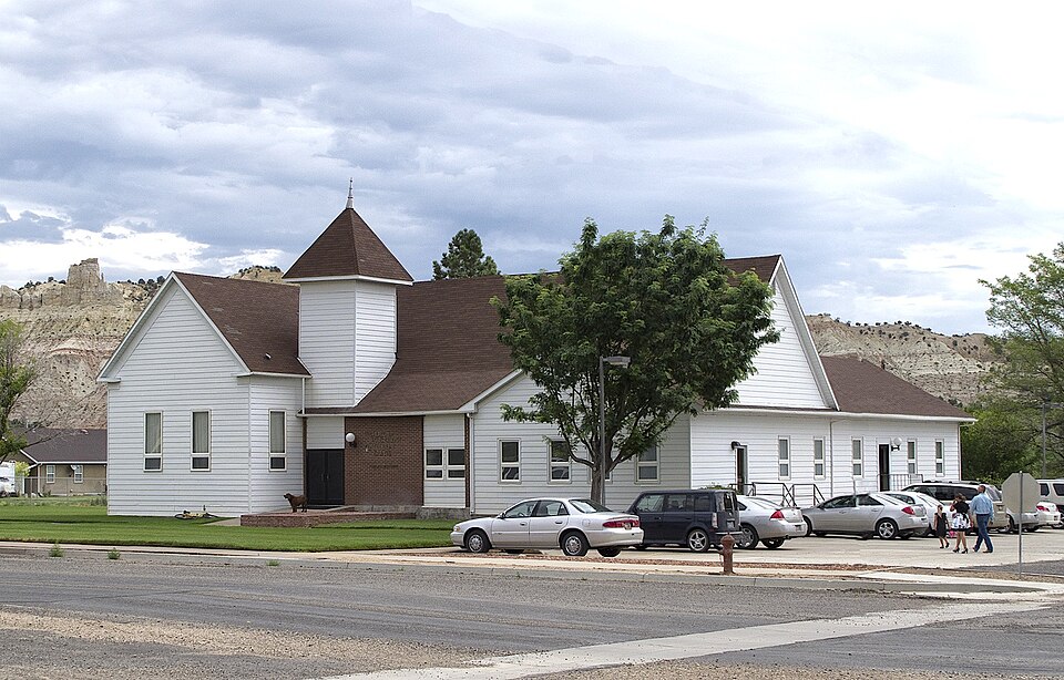 Fayl:LDS church in Cannonville, Utah.jpg