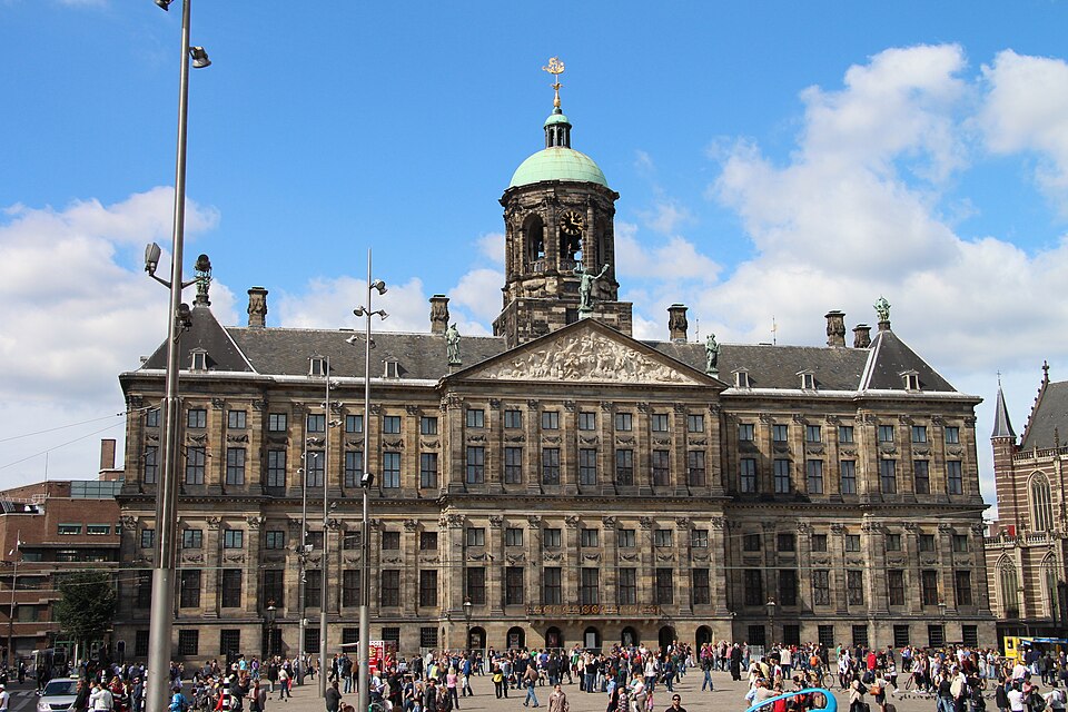 Fayl:Paleis op de dam.JPG