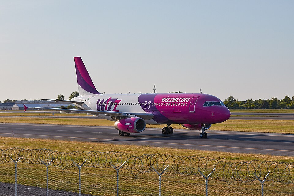 Fayl:Wizzair Airbus 320 HA-LPL EPPO-10.jpg